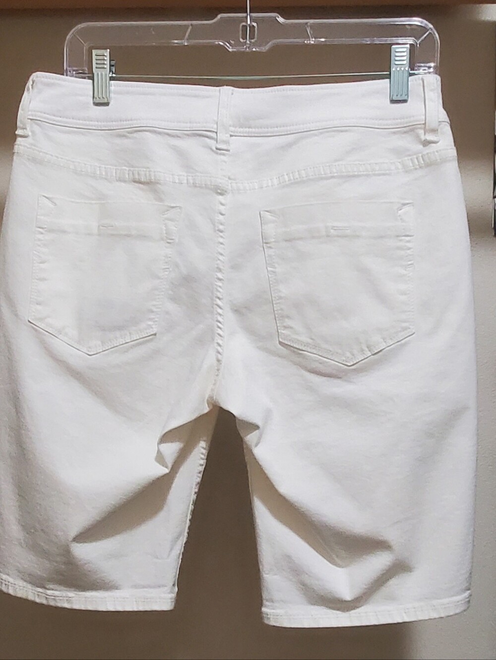 Tommy Bahama White Women's Bermuda Shorts Size 6 Cotton Blend Stretchy - Picture 2 of 6